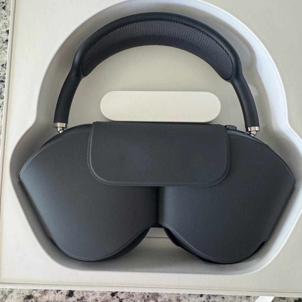 Apple AirPods Max with Smart Case - Gray